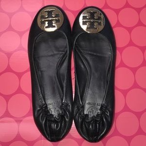 Gold Medallion Black Tory Burch Ballet Flats 🖤💛